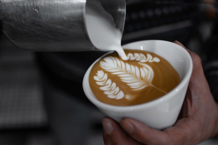 Barista preparando café de especialidad